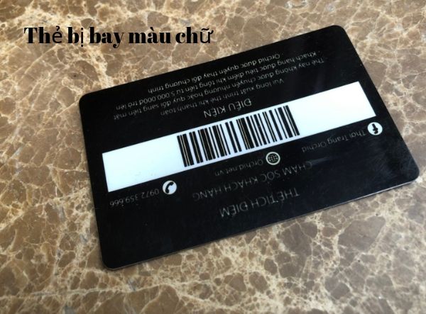 the-khach-hang-bay-mau-chu